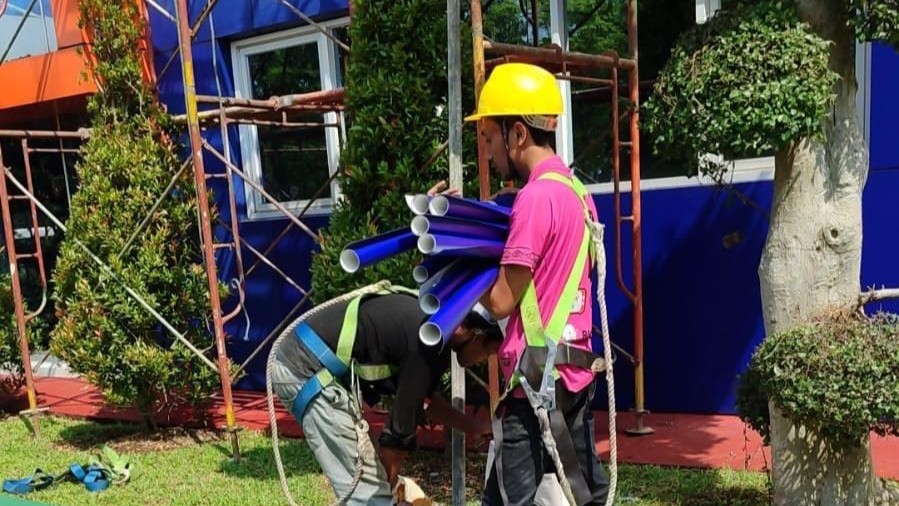 Tim PasangStiker.com sedang bekerja